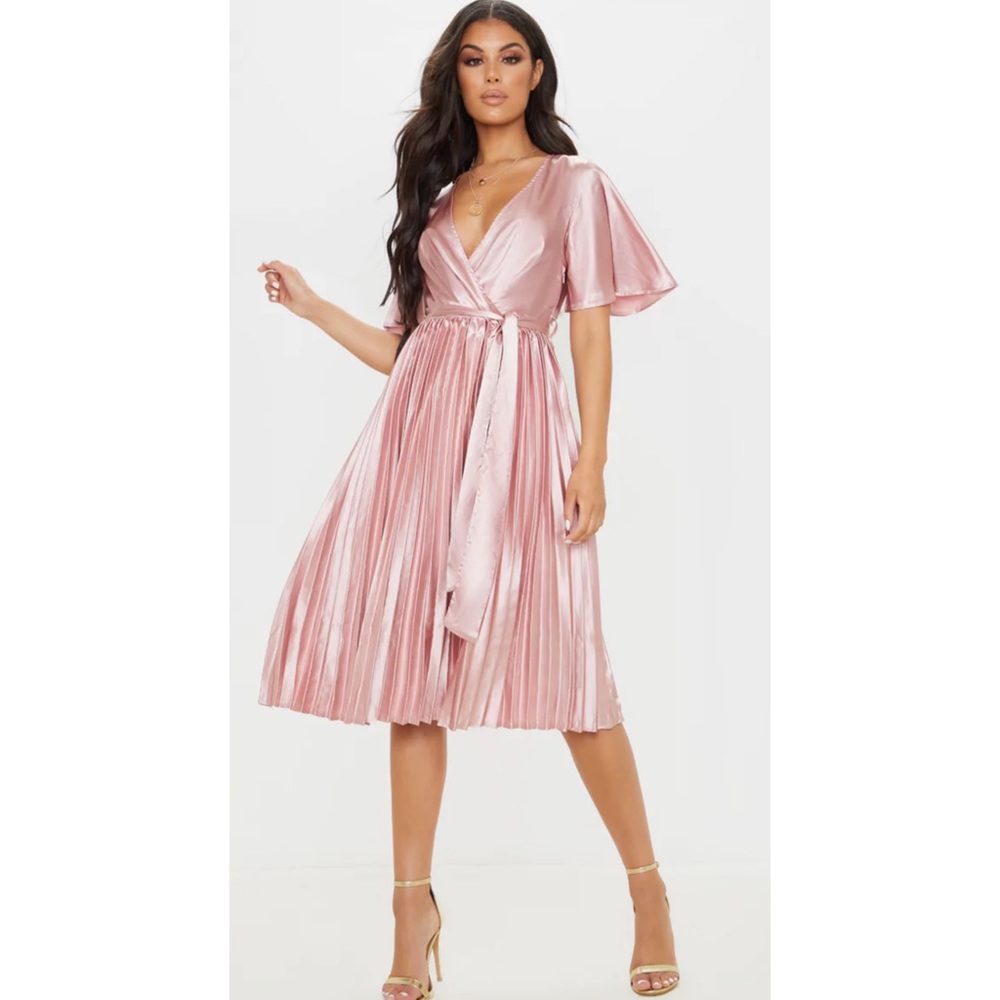 Pretty little thing Mairee Dusty Pink Satin Pleated Midi Dress
